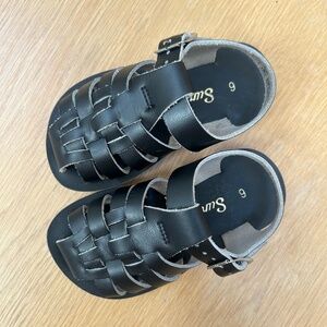 Saltwater sandals size 6